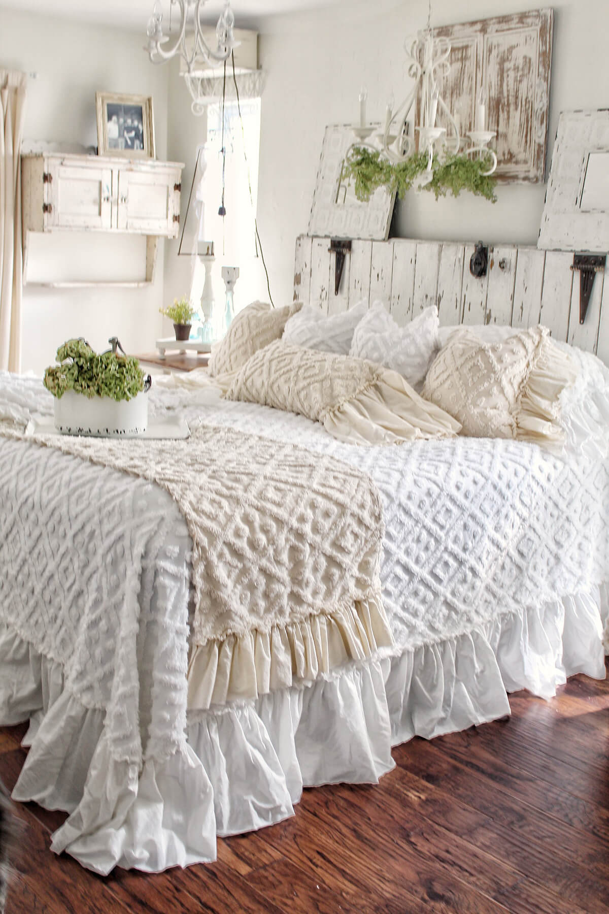 Make your space special with these 14 beautiful rustic chic bedroom design and decor ideas