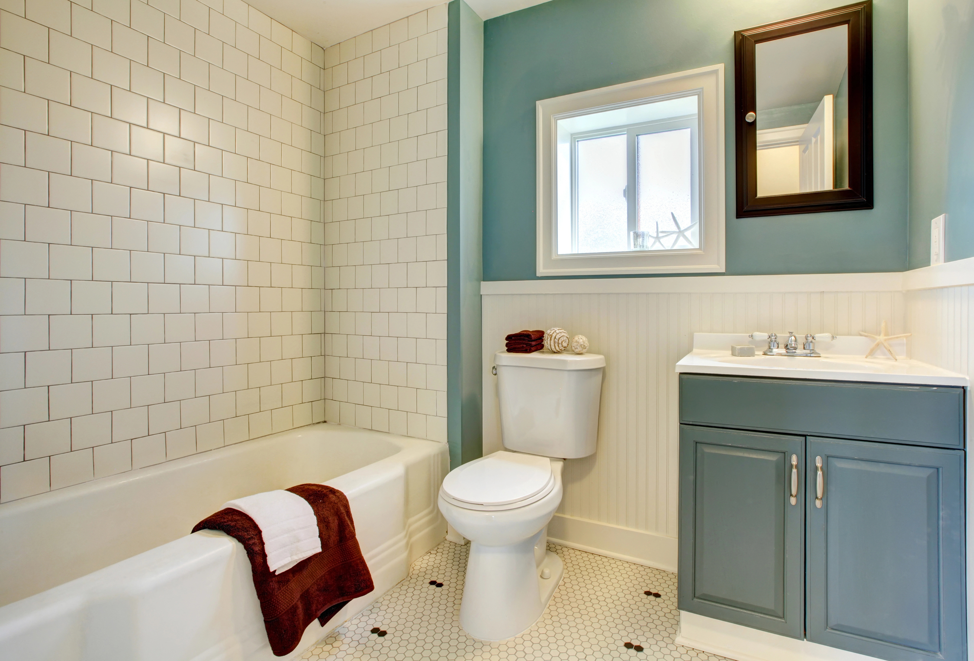 7 Easy Ways to Make Your Small Bathroom Look More Spacious